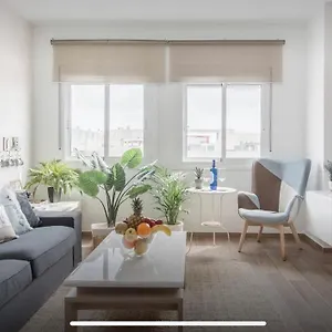 https://centrico-y-agradable.adeje-hotels.com